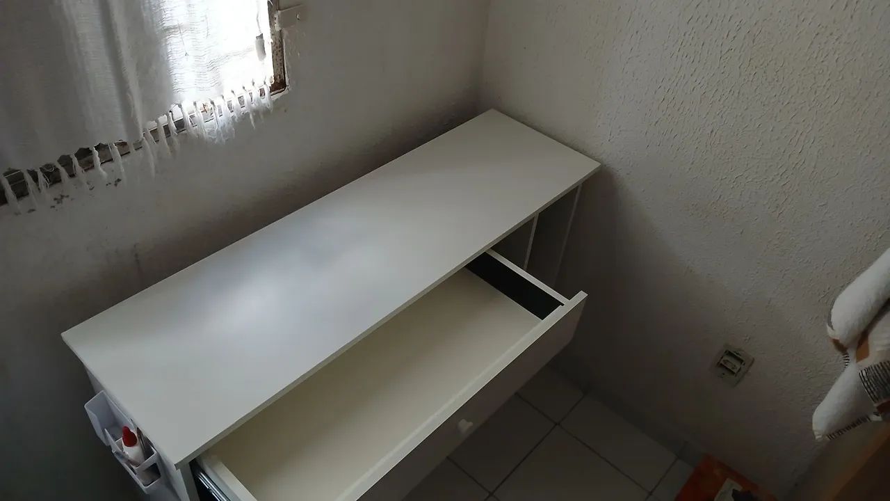 Escrivaninha/mesa para quarto semi NOVA - Foto 4