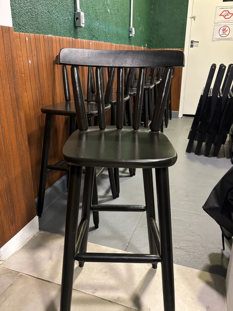 12 Banquetas alta de madeira com encosto  - Foto 2