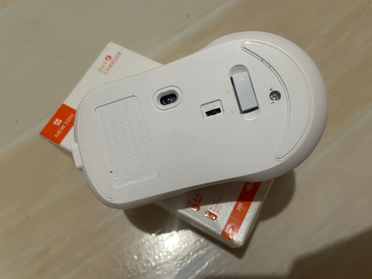 mouse branco sem fio bluetooth  - Foto 2