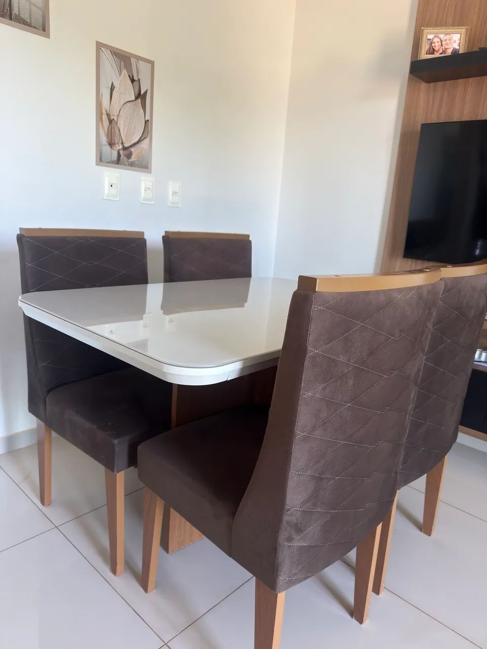 Vendo Mesa de jantar 4 lugares retangular, com tampo de vidro off/white - Foto 3