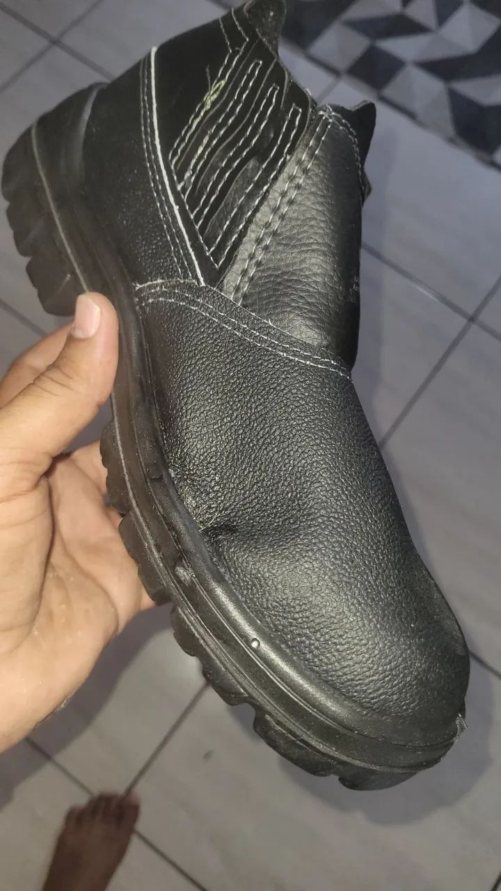 Vendo bota de bico de ferro nova nunca foi usada - Foto 2