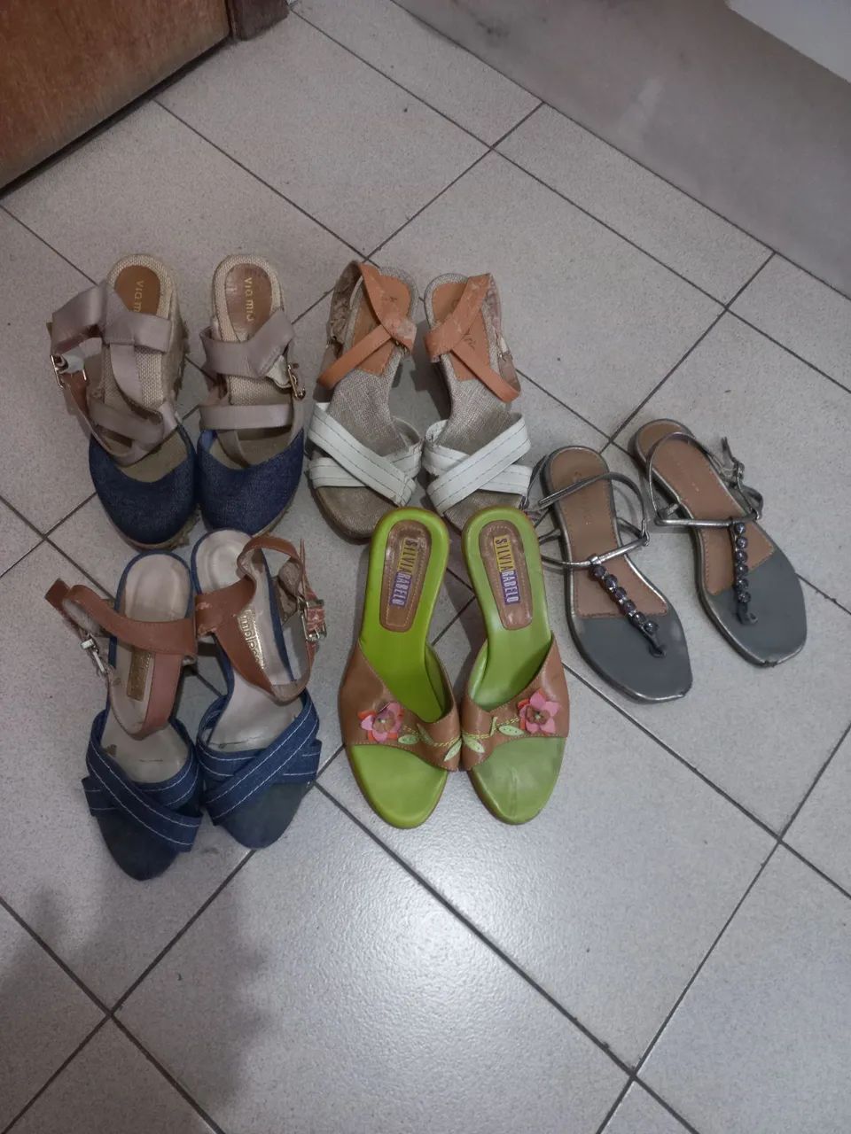 5 pares de calçados 