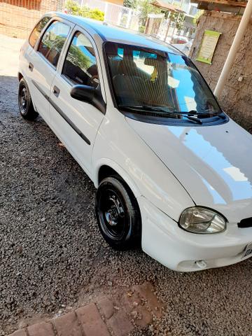 Vendo corsa 1.6 2001 com ar condicionado - Foto 6