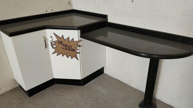 Balcão em L com mesa de granito!