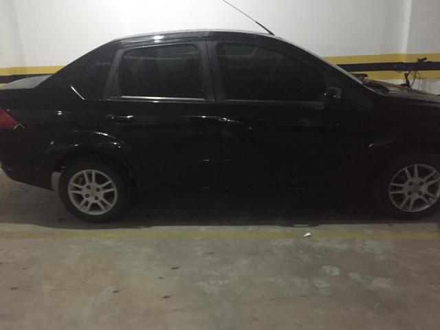 Vende Fiesta Sedan - Foto 2