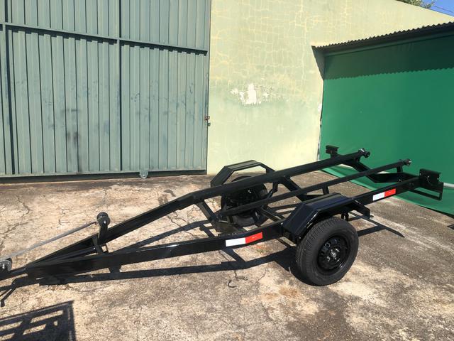 Carreta para jet ski de 3 lugares .. acompanha guincho manual !!