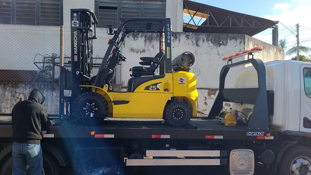 Empilhadeira Hangcha Zero 2,5t triplex 2023