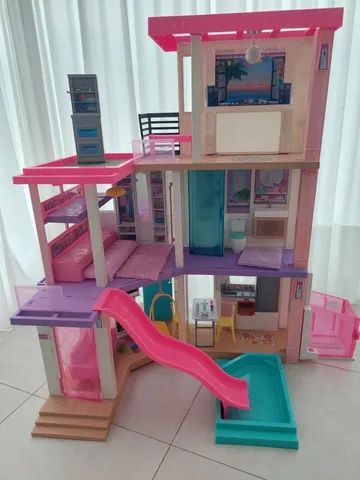 Barbie Dreamhouse Playset de casa de bonecas de 3 andares com piscina