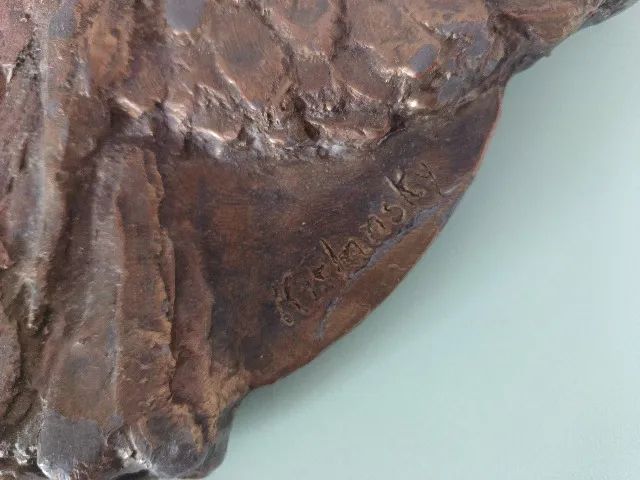 Escultura de parede em bronze (assinada) - Foto 2