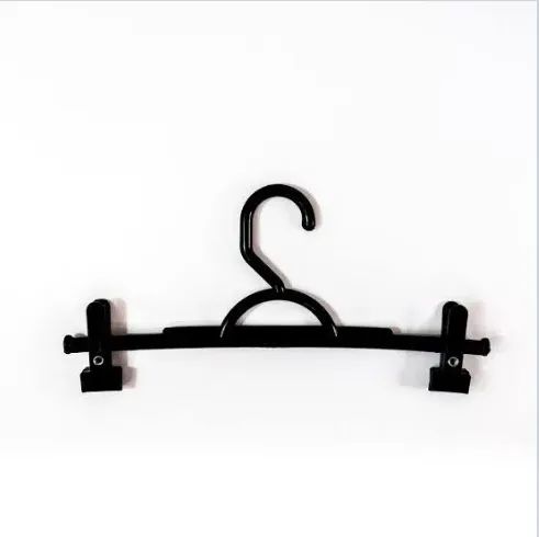 Cabide preto de bermuda e camisa - Foto 2