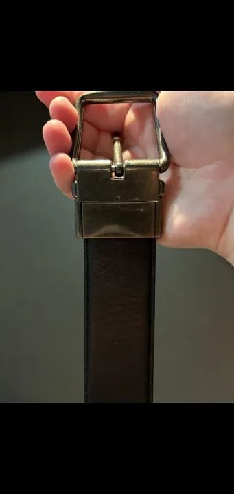 Cinto Coach de couro com estampa em relevo - Foto 2