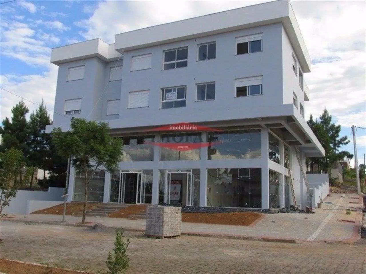 02 salas comerciais novas. Sala 111 com 113,15m por r$ 650.000,00 de esquina. Sala 112 com