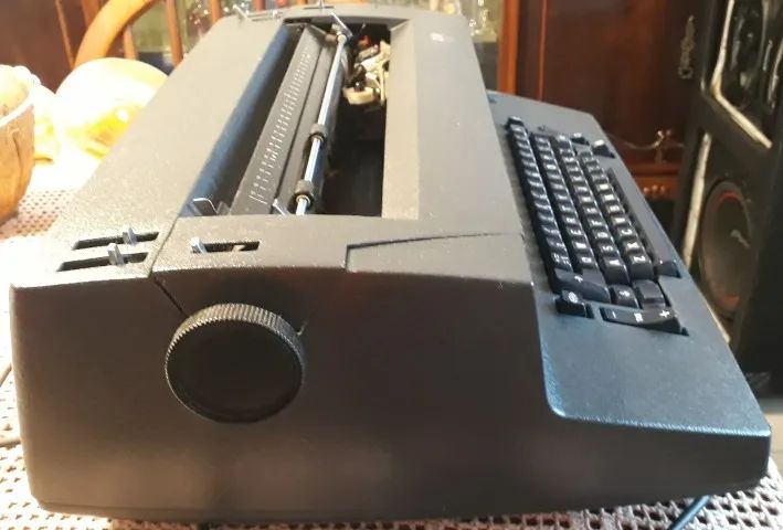 Máquina de Escrever elétrica IBM 82C - Foto 3