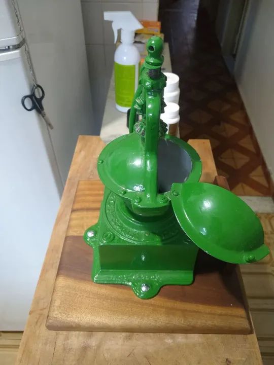 Antigo moedor de café Progresso