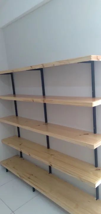Gôndola de parede estilo industrial 