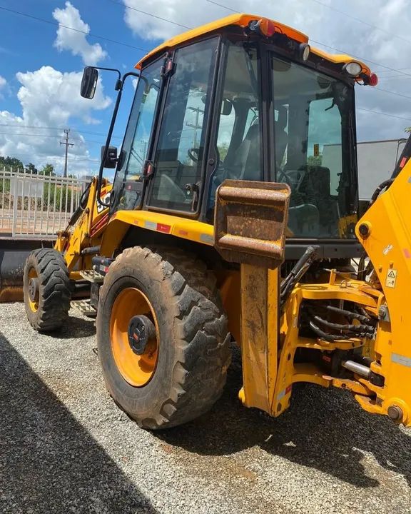 Retroescavadeira JCB  - Foto 6