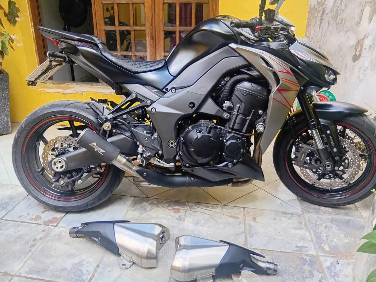 Vende-se Kawasaki Z1000