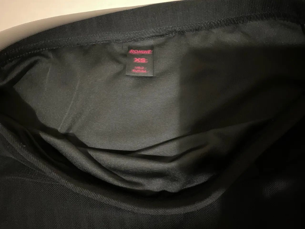 Saia preta com detalhe drapeado na frente  - Foto 4
