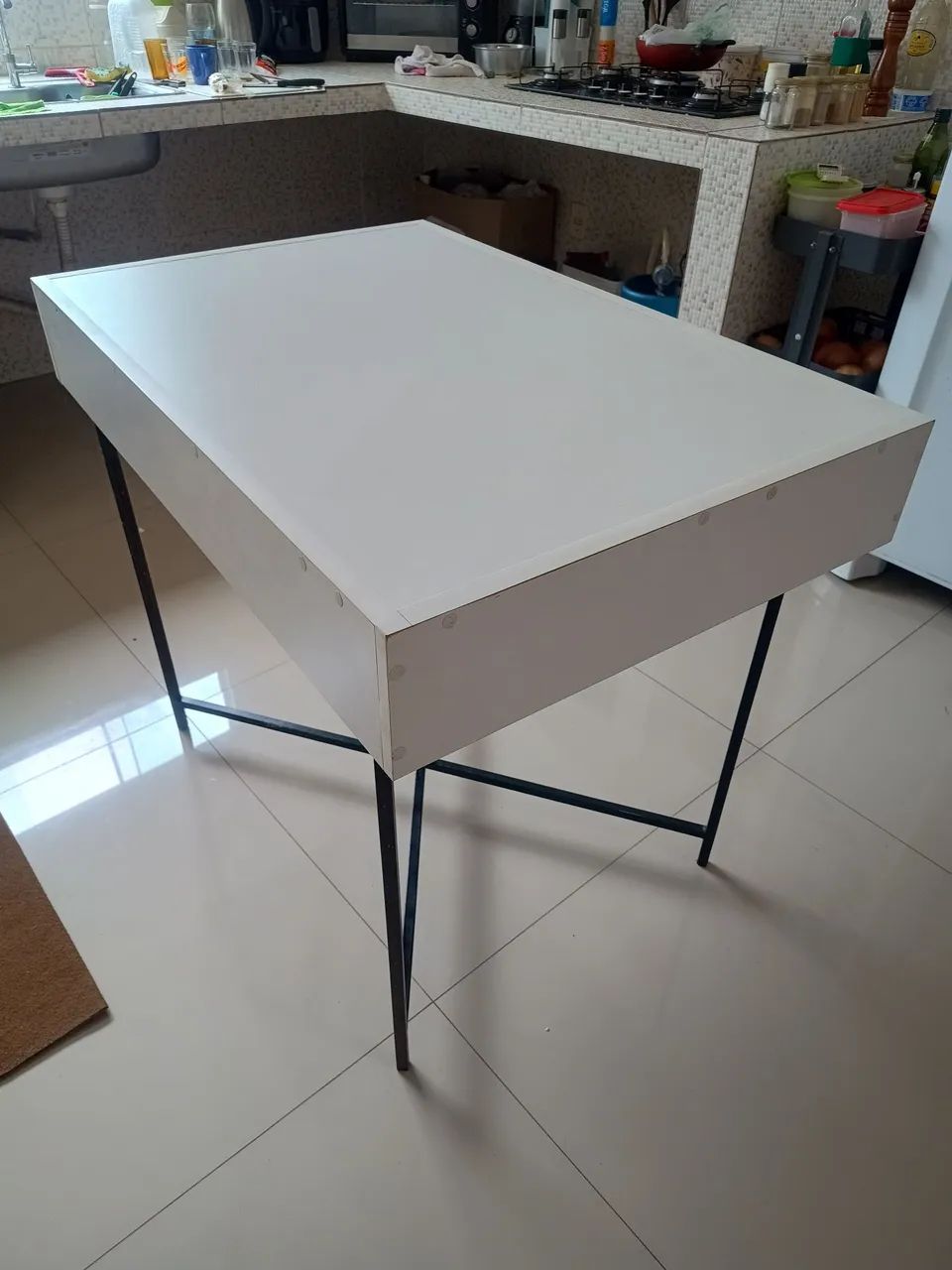 Mesa com pé dobrável 