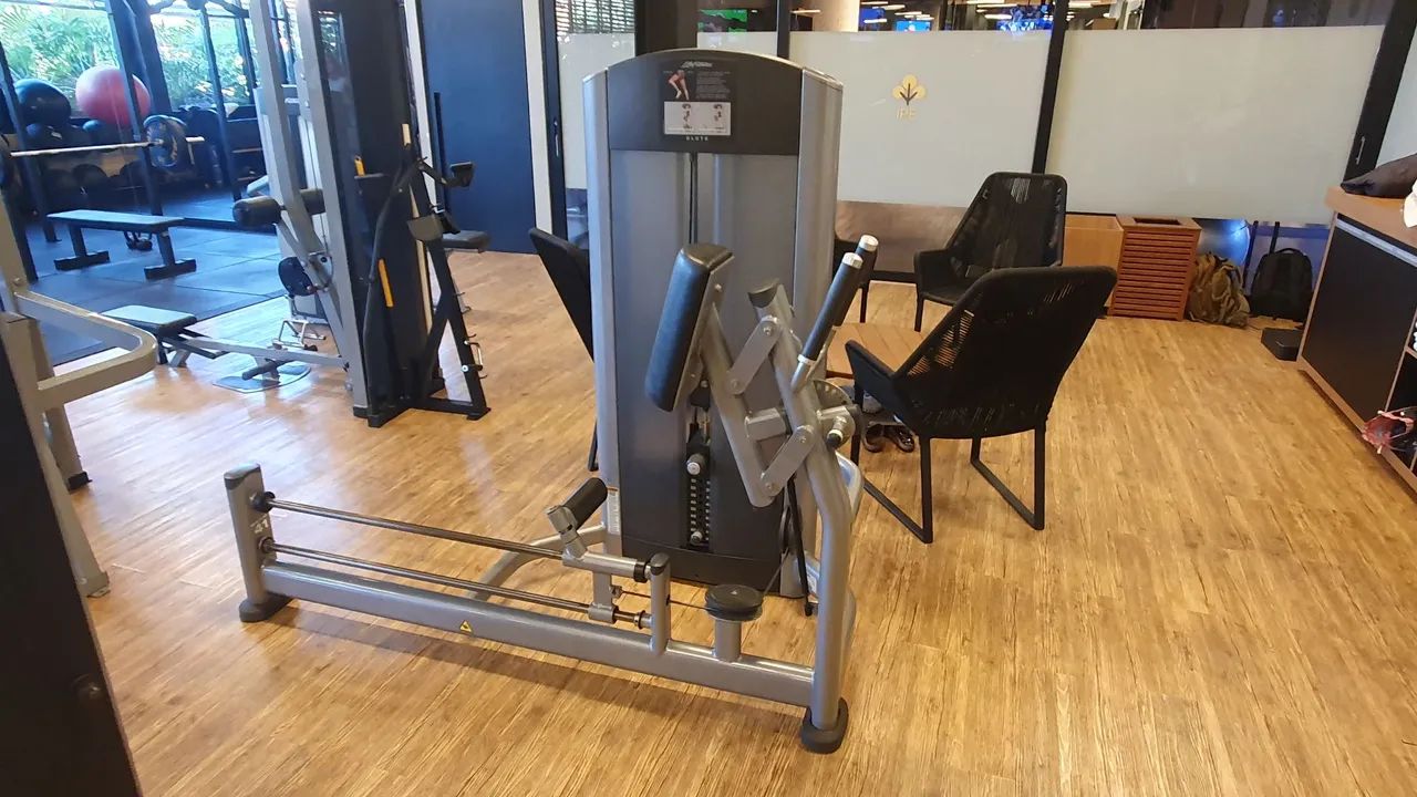 Maquina Gluteo Life Fitness Elite