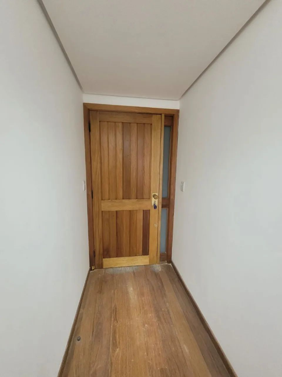 Fabricação de portas, janelas e móveis  em madeira  - Foto 4