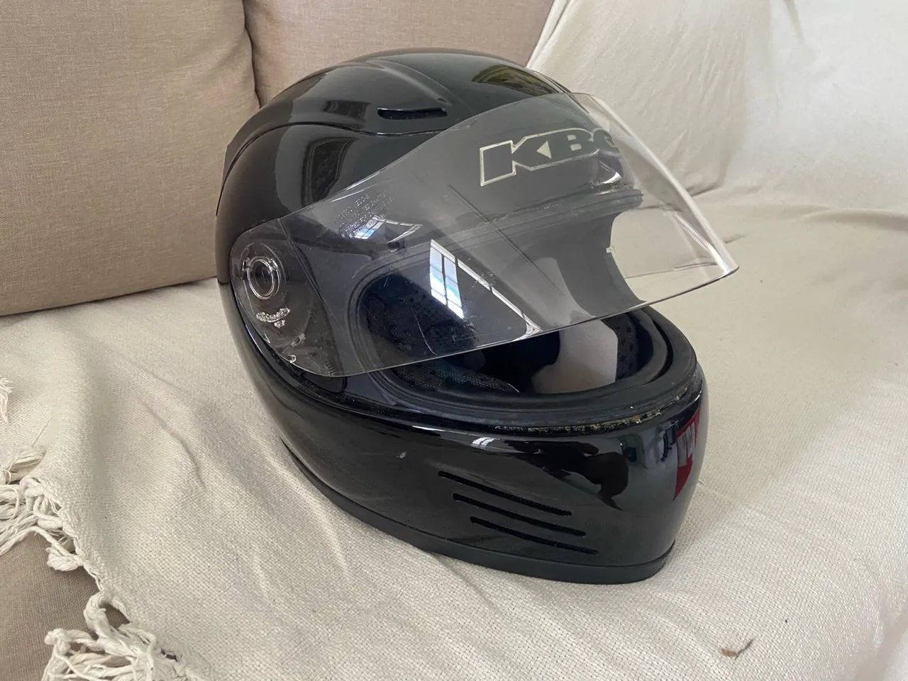 Capacete importado KBC Wolf pequeno