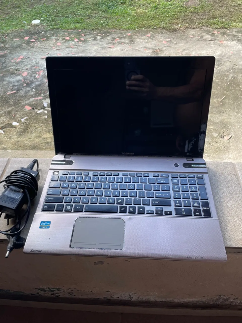 Notebook Toshiba Satellite com defeito