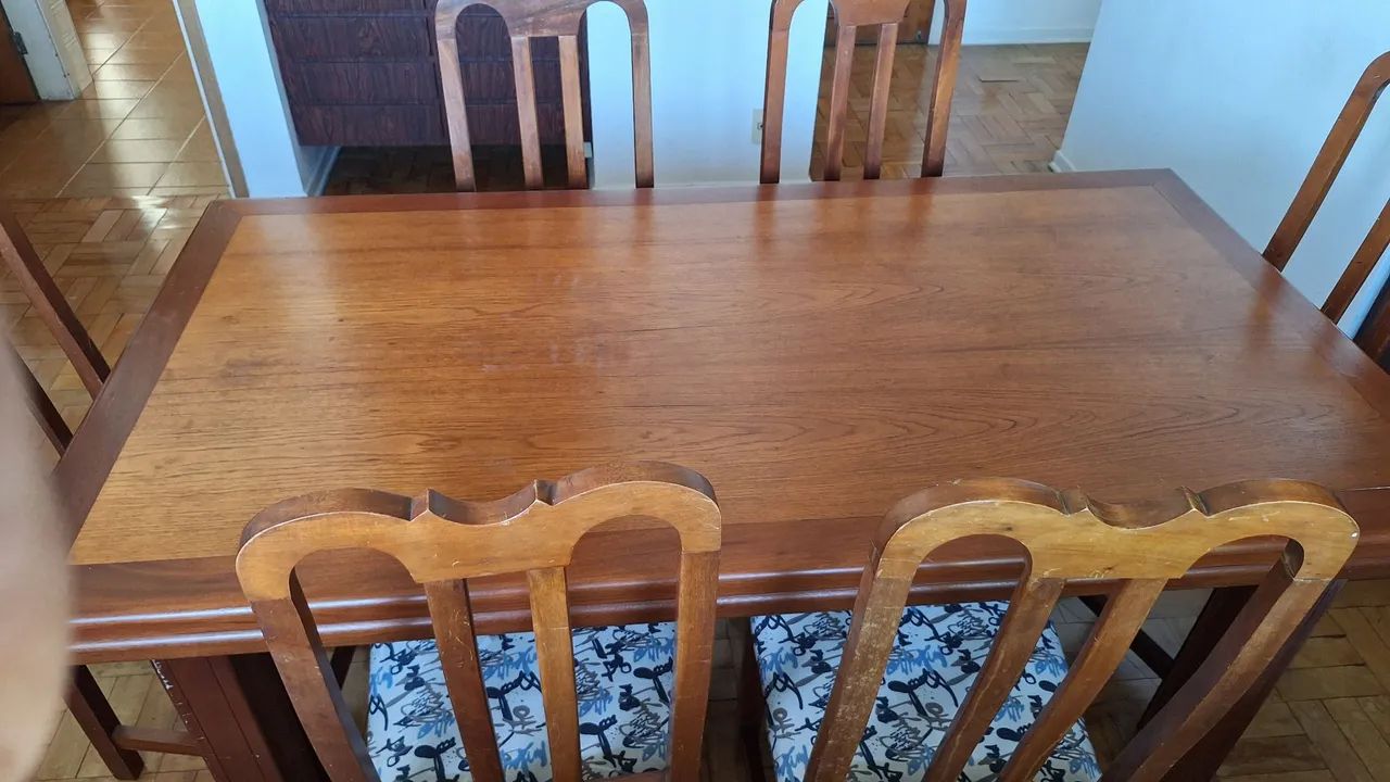 Mesa com 6 cadeiras madeira maciça 