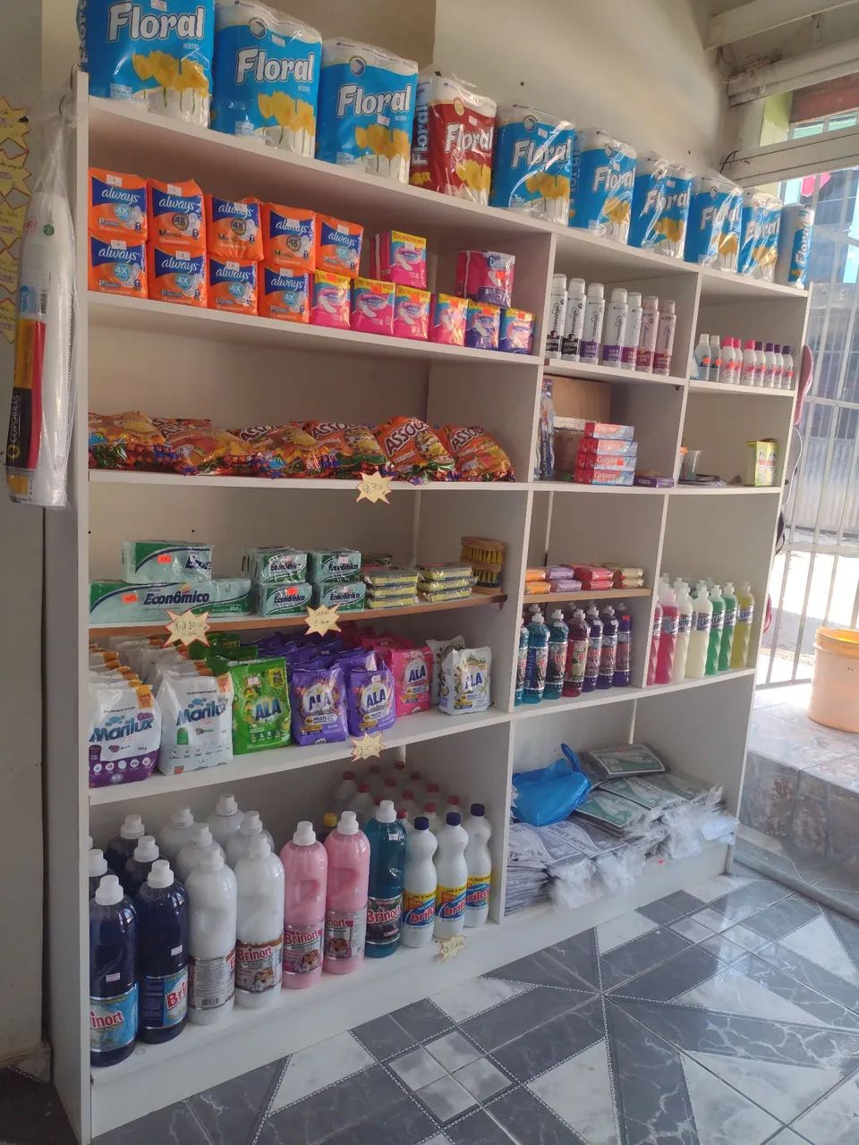 Vende-se essa prateleira r$ 200