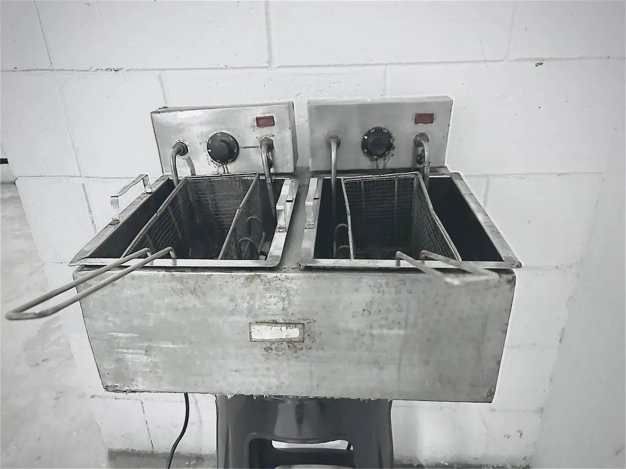 Fritadeira Elétrica Industrial SIRE , 2 cubas/2 resistências(Independentes) - Foto 2