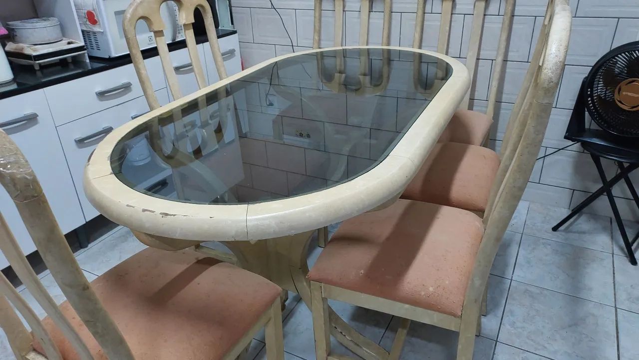 Conjunto de Mesa e Cadeiras com aparador em madeira - Foto 2