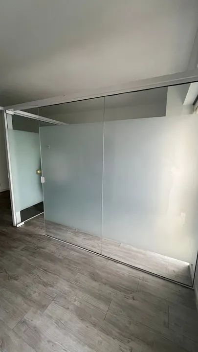 3 Salas com divisórias de vidro (Obs: precisamos retirar no local)