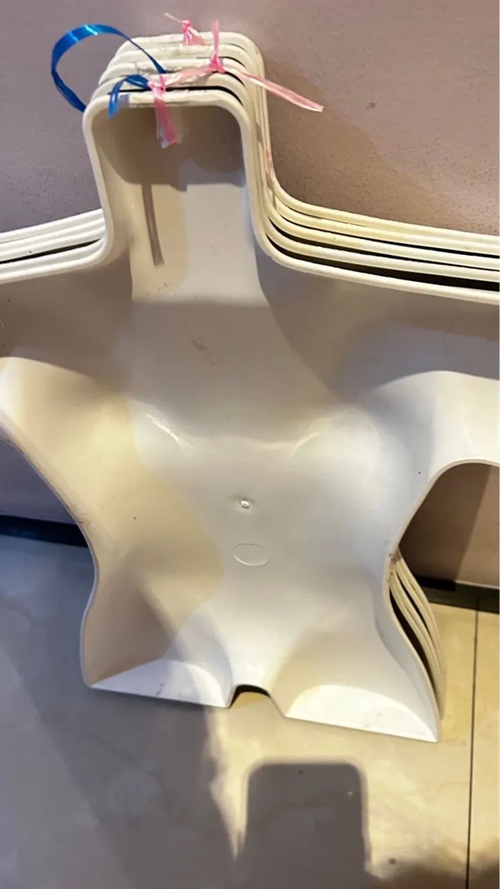 Vendo cabides manequim de plástico cabide infantil de dois 5 anos - Foto 2