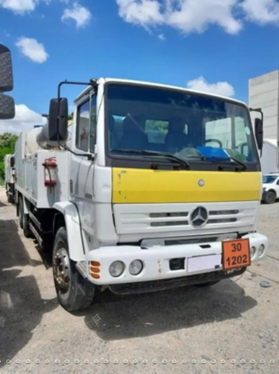 Caminhão MB2729 com comboio de lubrificação Gascom de 8 mil litros, 2013 - Foto 2