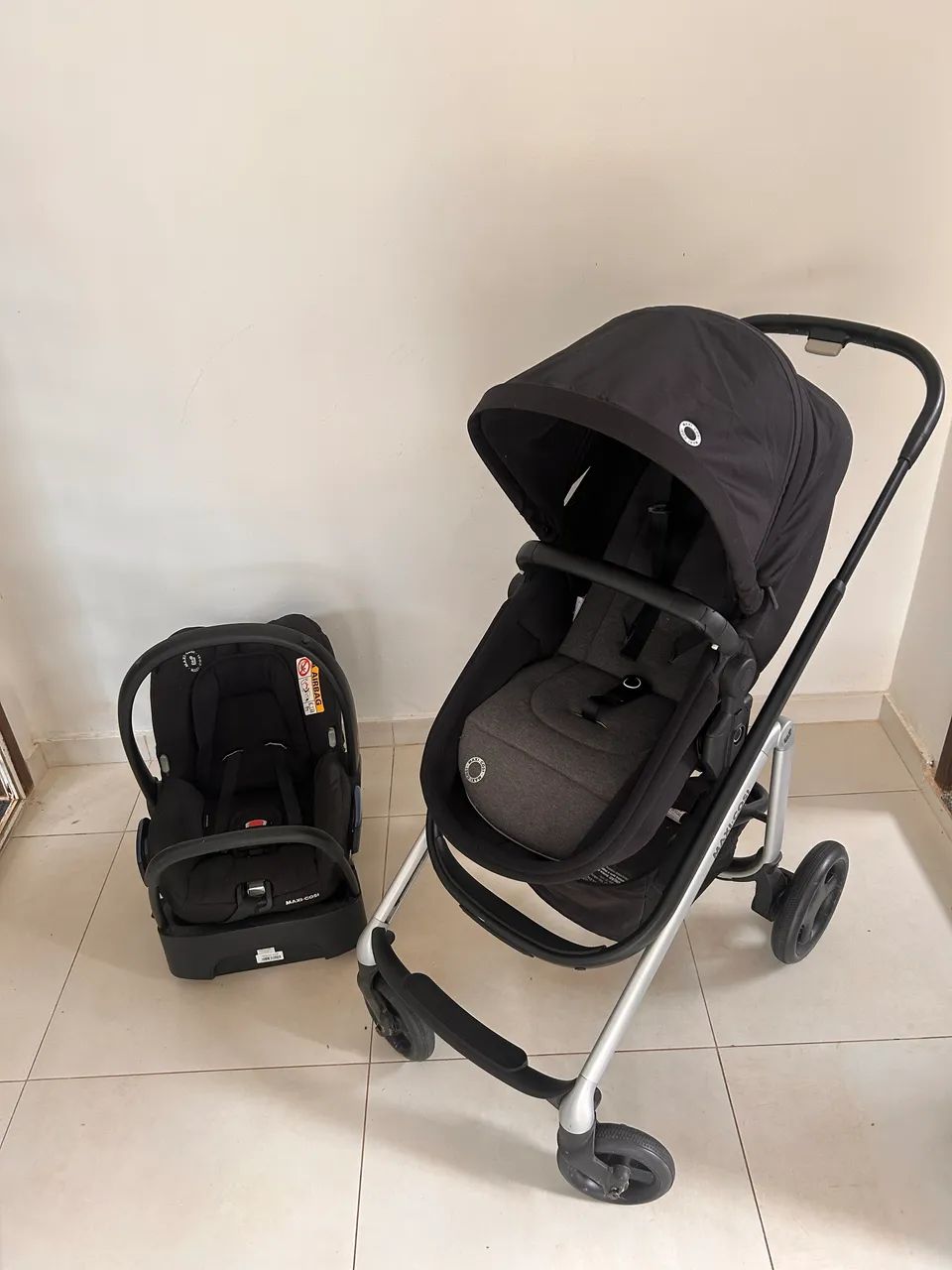 Carrinho + bebê conforto Maxi Cosi 