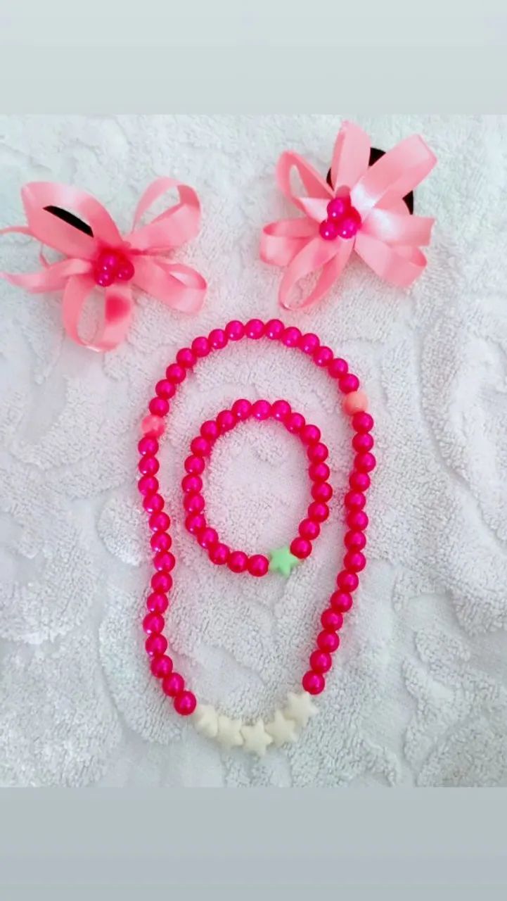 Conjunto de colar e pulseira pérolas azul e amarelo - Foto 4
