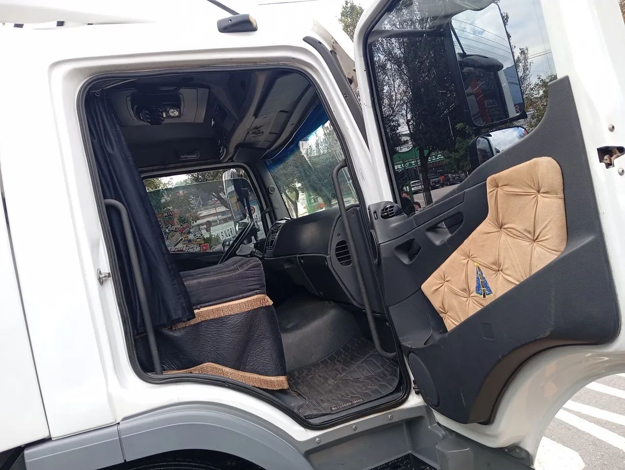 Atego 1726 6x2 ano 2021 - Foto 3