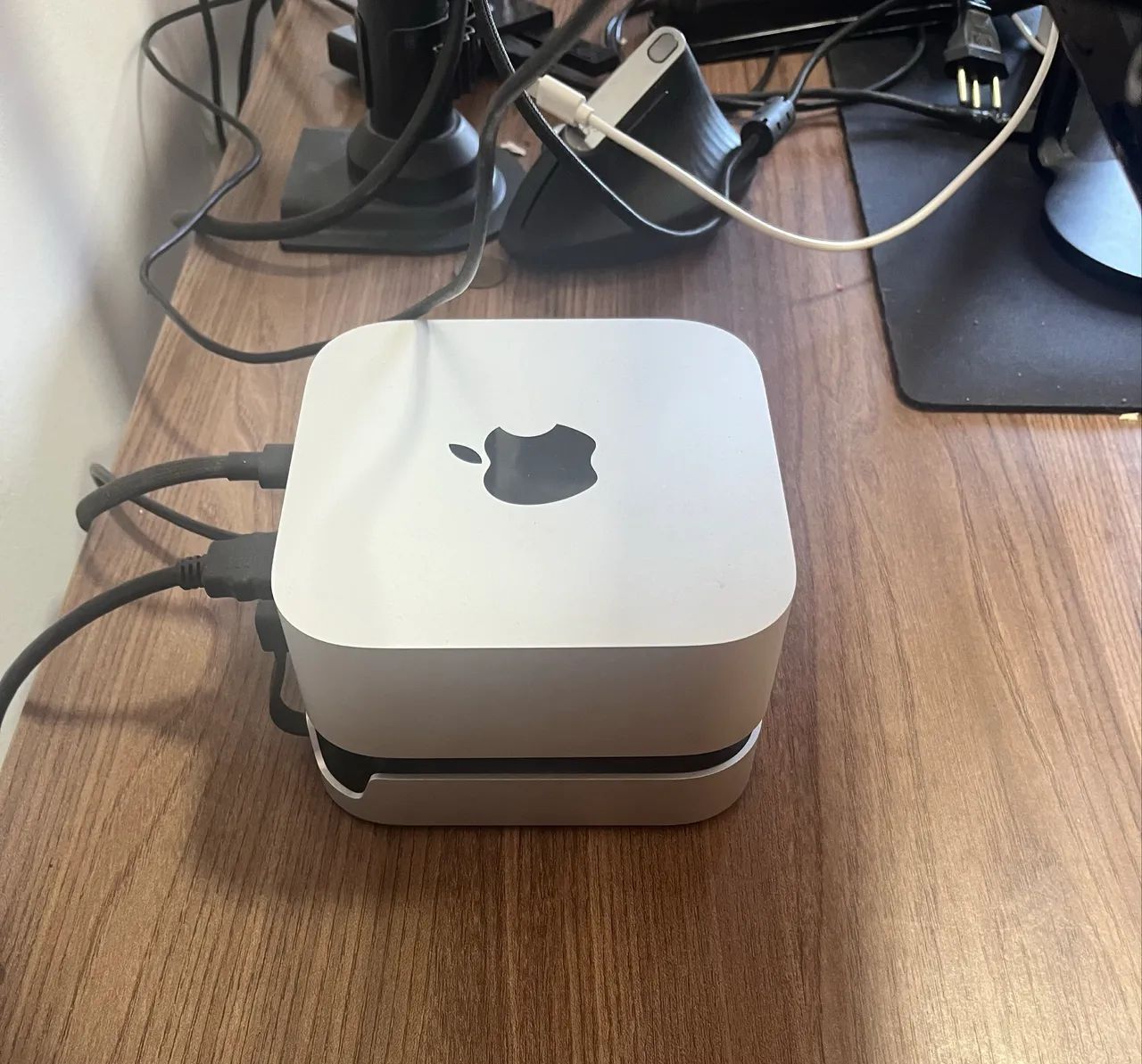 Mac Mini m4 16GB 256GB + Dock station com entrada para SSD