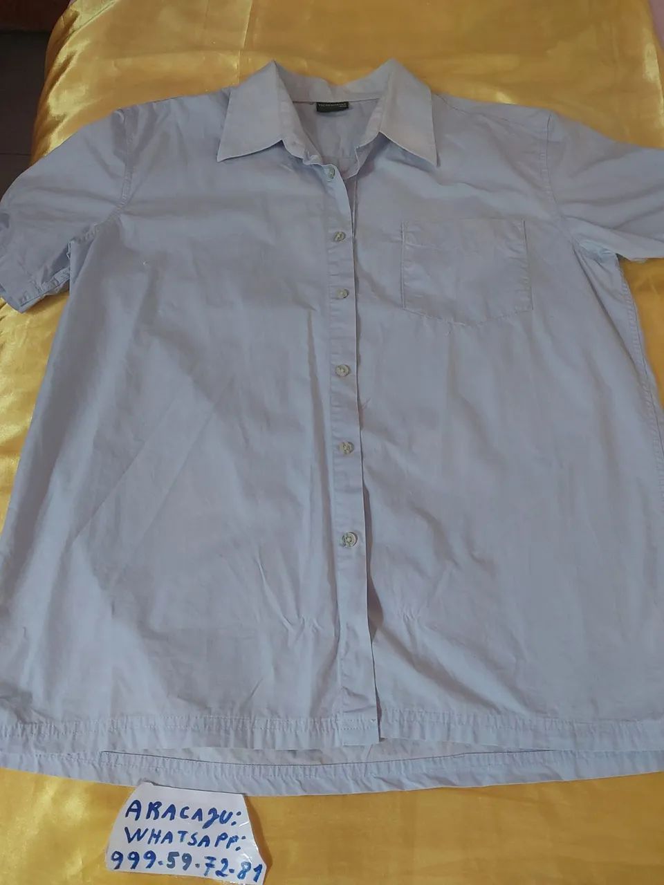 Camisa social masculina azul claro, adulto.