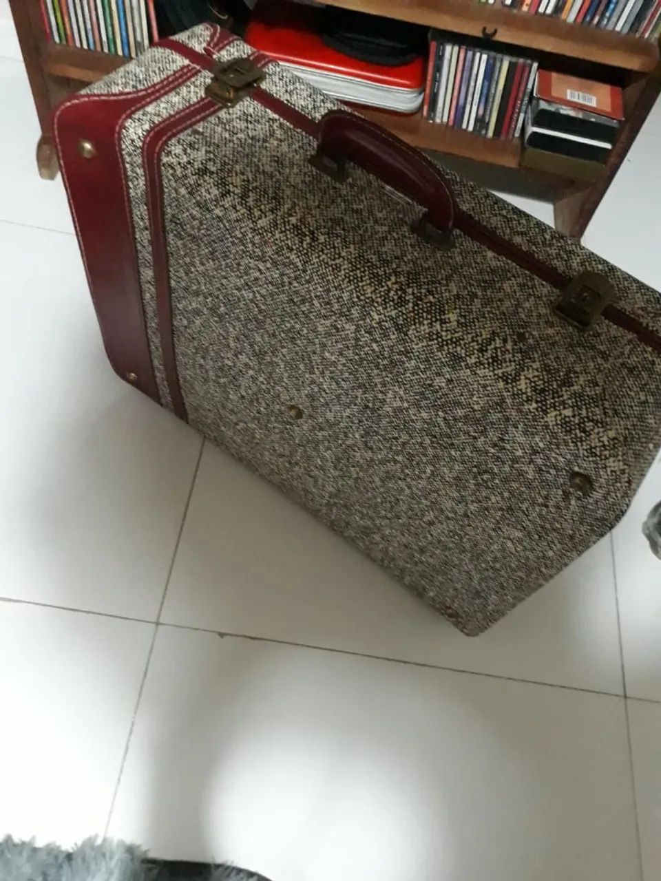 Antiques: stove, iron, porcelain and leather travel bags.64292885816449121