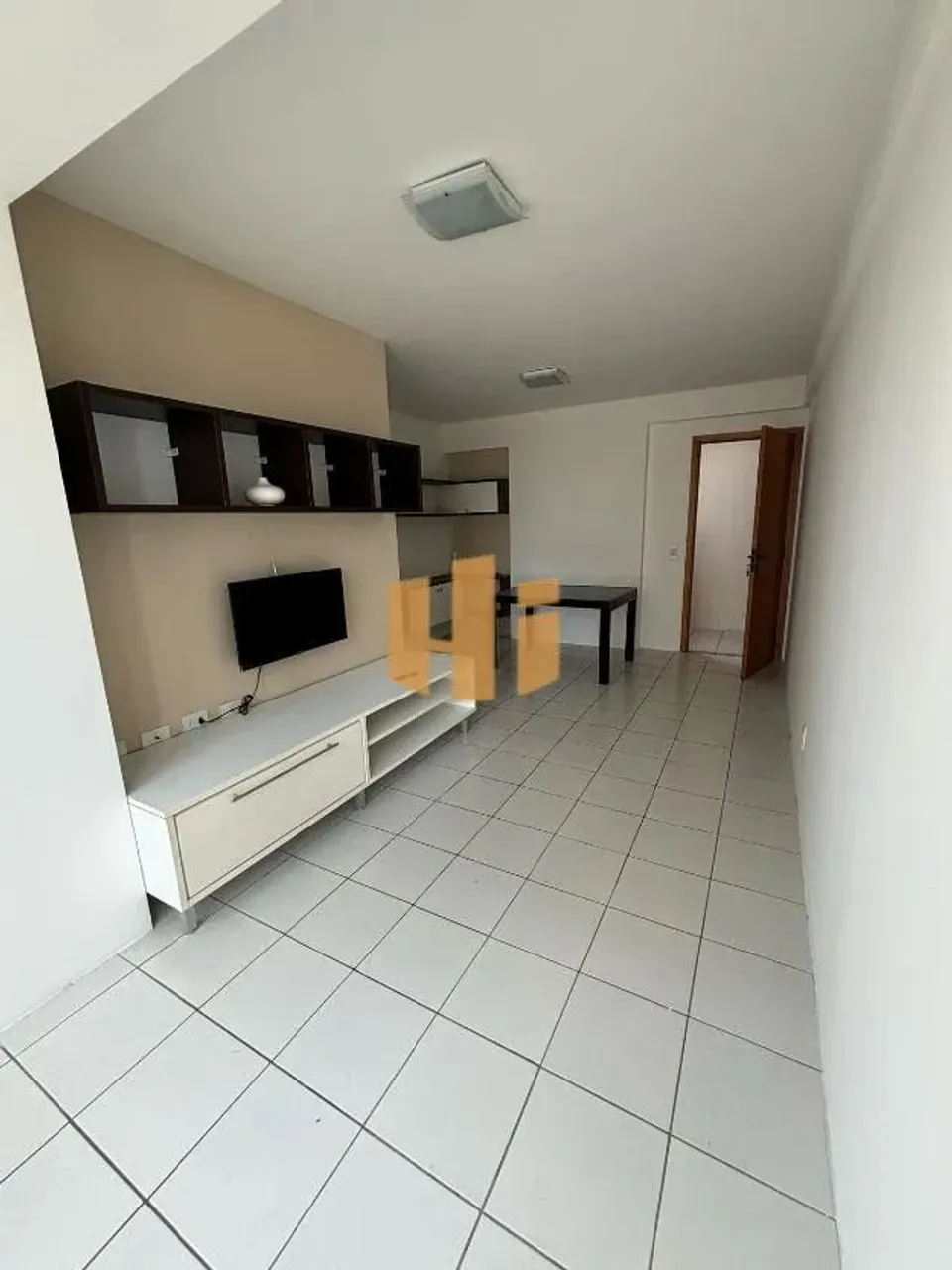 Apartamento semi-mobiliado para alugar no Edf. Studio Rosarinho Prince