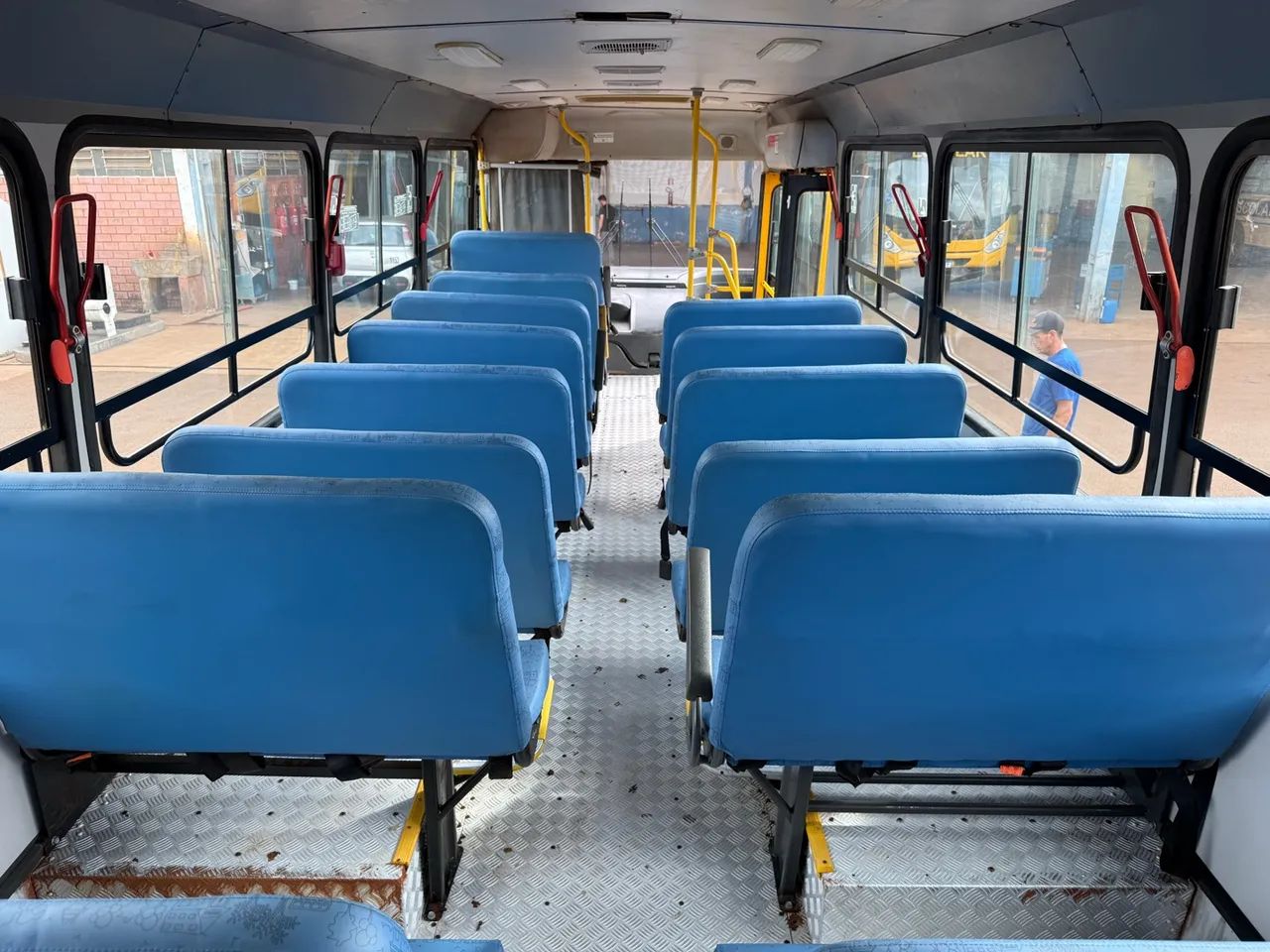 Ônibus Escolar Marcopolo modelo senior mídi ano 2012/2012 48L em cascavel,PR - Foto 11
