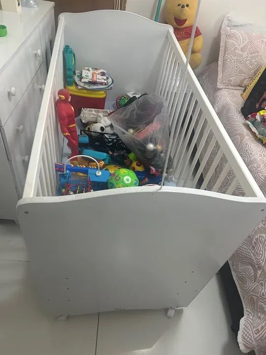 Berço de bebê branco em ótimo estado