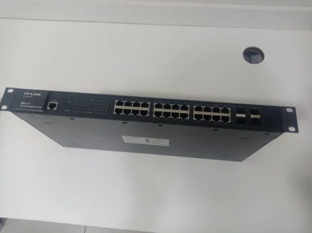 Switch TP-LINK TL-SG3424 JetStream L2 de 24 portas com 4 slots SFP combinados