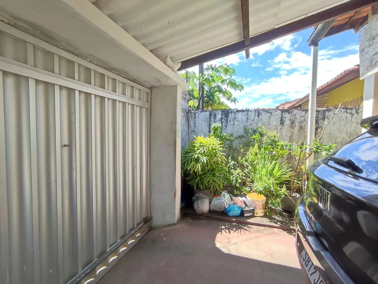 Casa plana no Bairro Montese com 5 suítes.