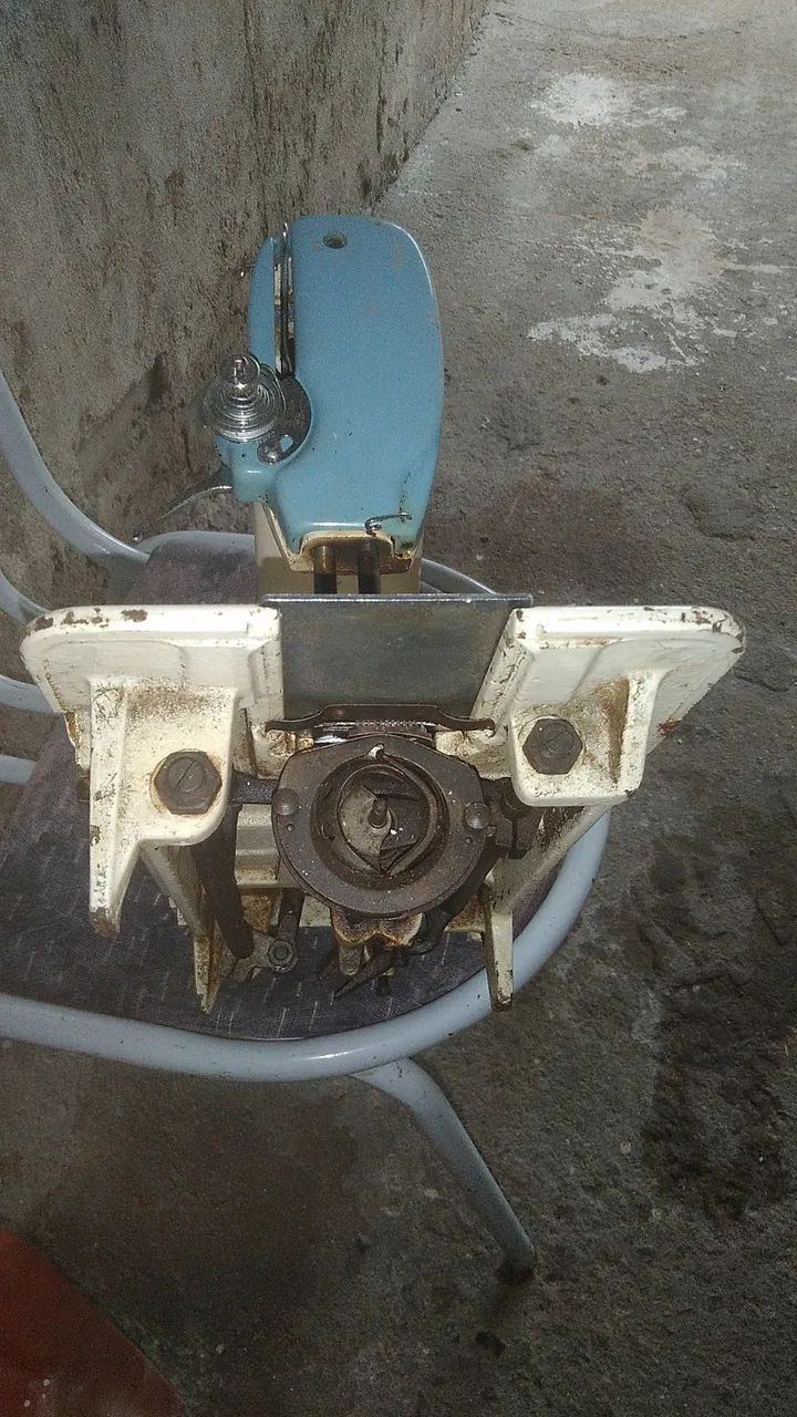 Vendo 2 máquinas de Costura 1 Elgin  e 1 Singer - Foto 5