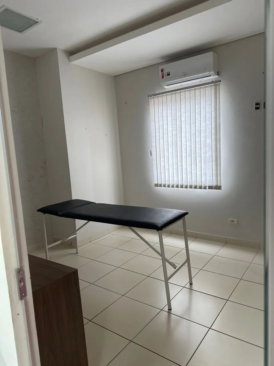 Alugo sala dentro de salão de beleza