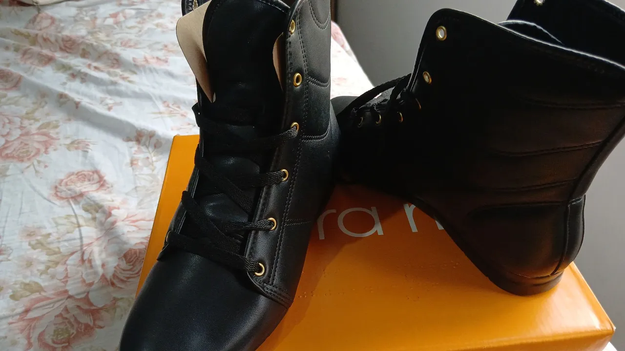 Bota Feminina Preta - Conforto e Estilo!