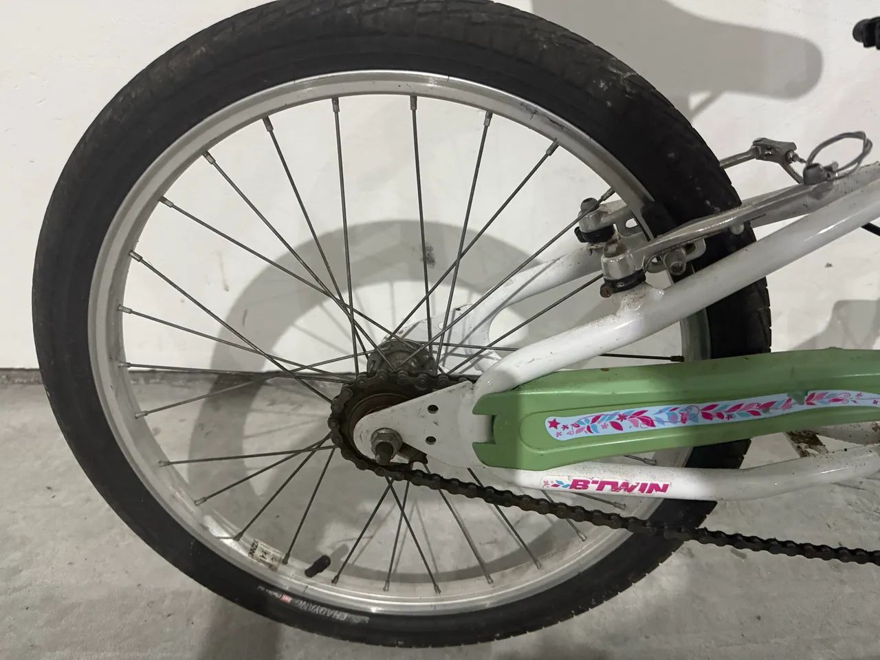 Bicicleta infantil aro 20  - Foto 5