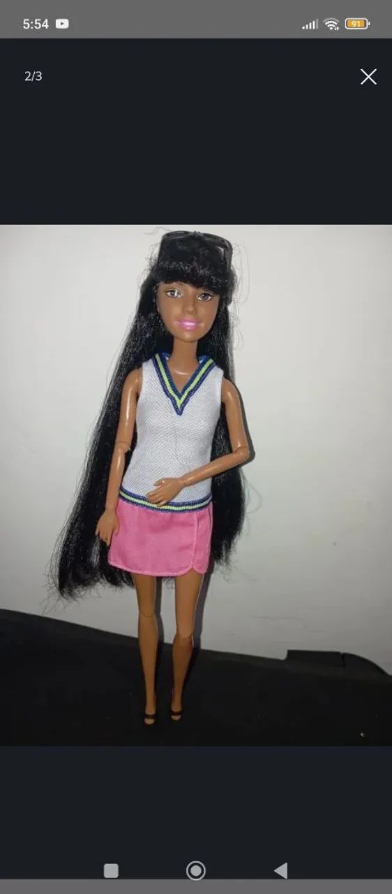 Boneca com óculos e roupa esportiva - Foto 2